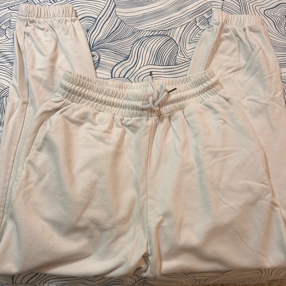 Like New Women's Cinch Bottom Athletic Joggers with Pockets - Picture 6 of 6